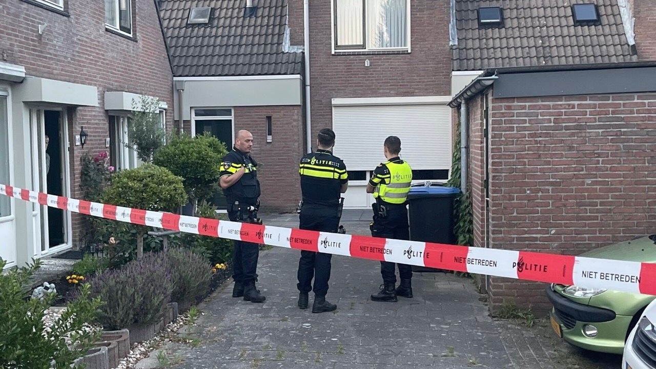 Twee doden aangetroffen in Bossche woning, politie bezig met onderzoek