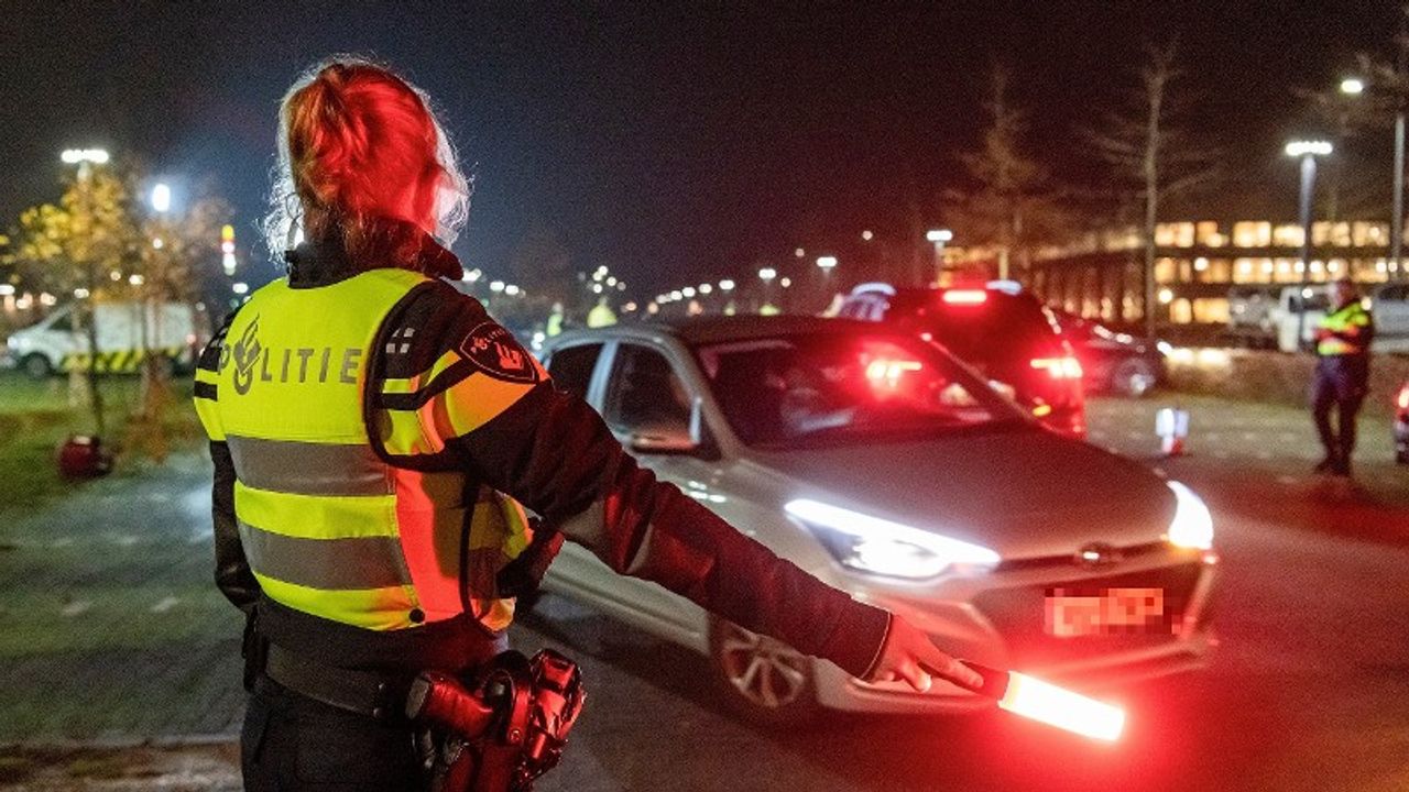Politie schrijft 40 boetes uit bij grote controle in Uden, verschillende aanhoudingen verricht