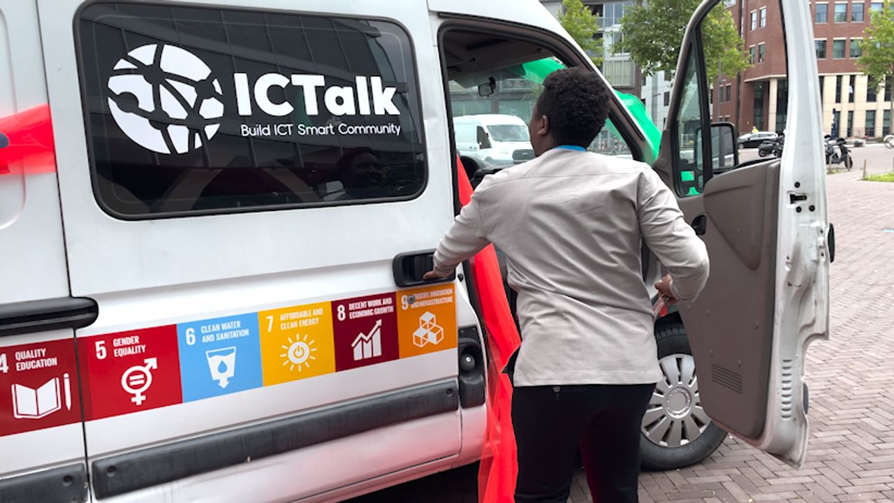 Hoe gaat de ICT-Bus in Rwanda komen?