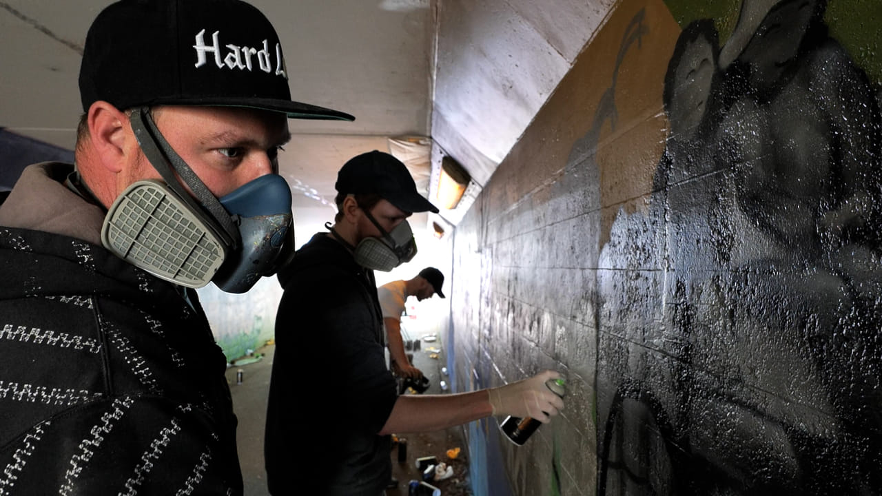 Graffitikunst in Udense fietstunnel neemt mensen mee door lokale historie