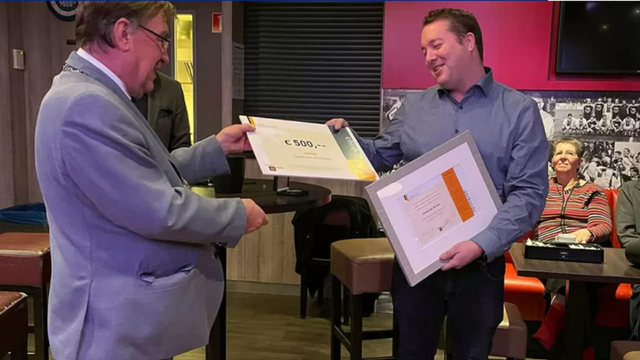 UDI'19-man Jeroen van Vuuren verrast met vrijwilligerspenning