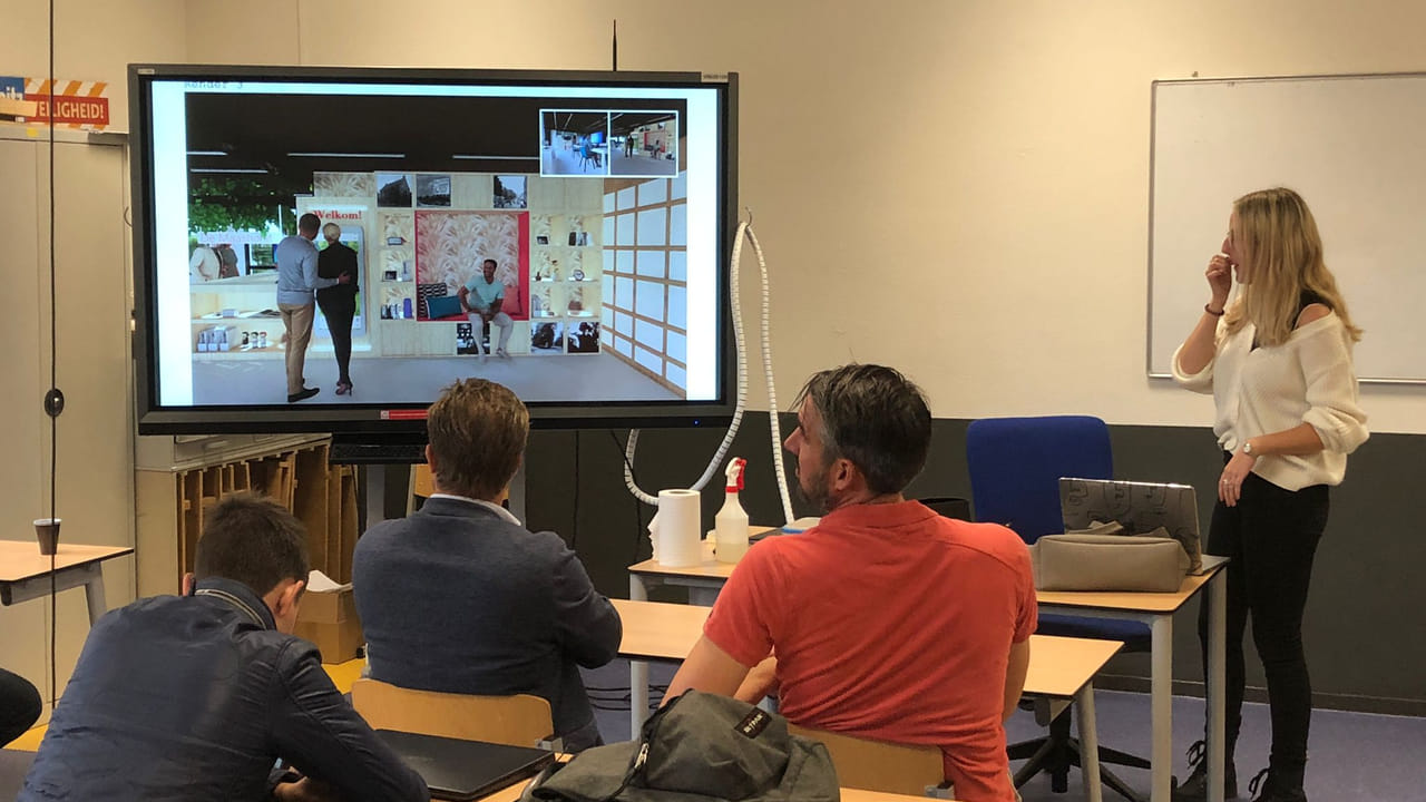 Udense Lara ontwerpt balie voor Toeristisch Informatiepunt in bibliotheek Uden