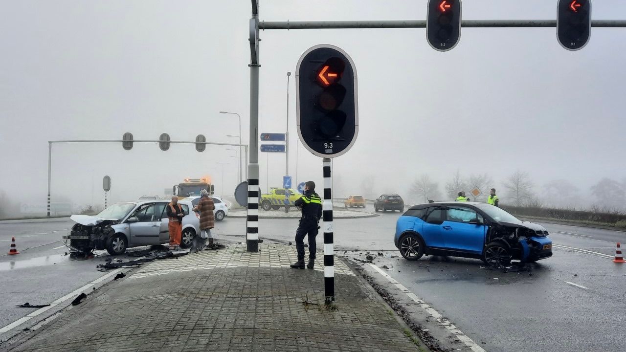 Flinke schade door botsing auto’s in Den Bosch