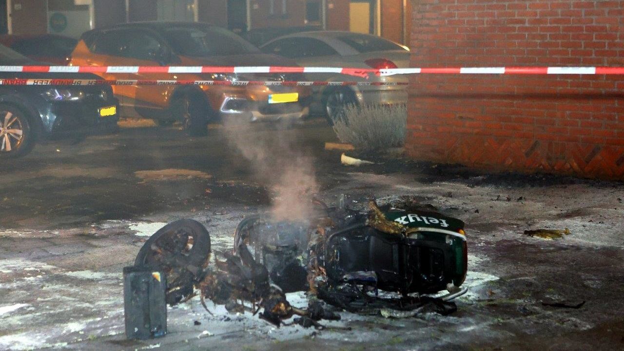 Elektrische deelscooter in Den Bosch in vlammen op