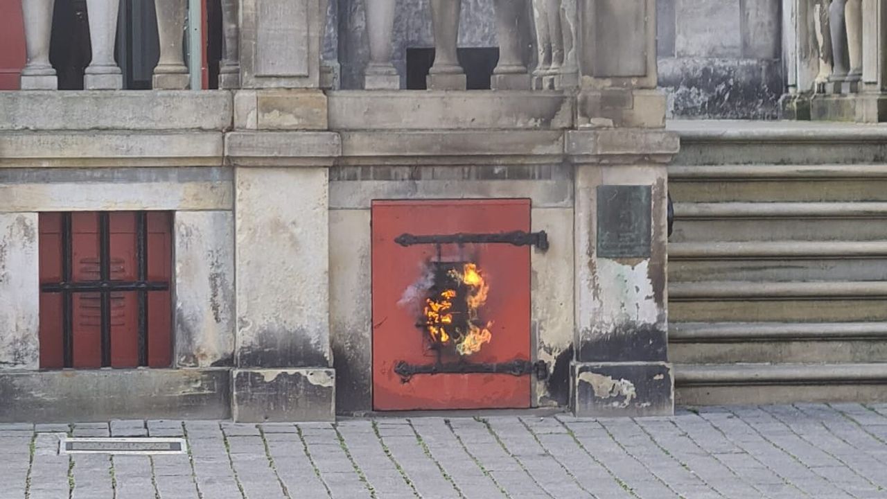Schade na brand in kelder Bosch' stadhuis