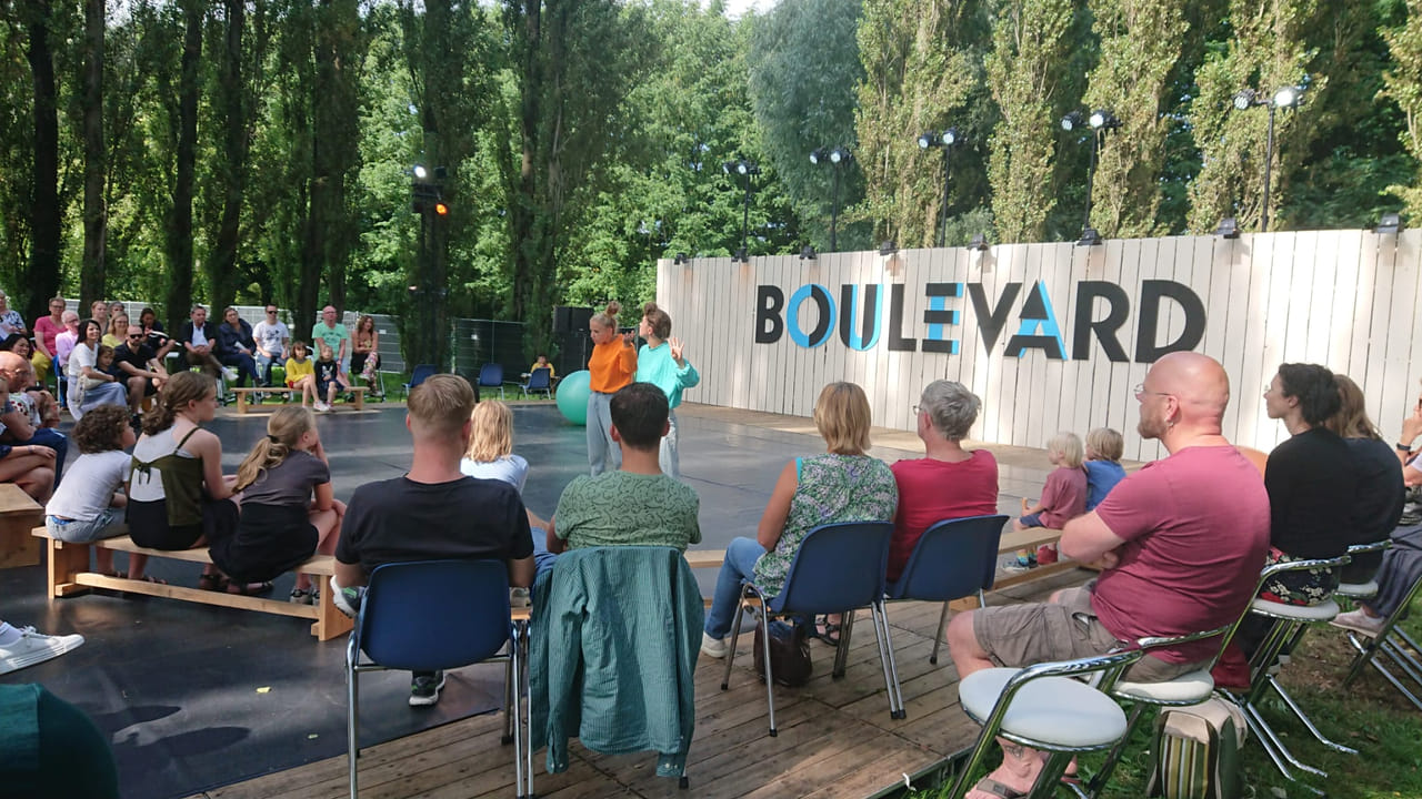 Jeugdfonds wil jongeren uit arme gezinnen meer betrekken bij de Boulevard