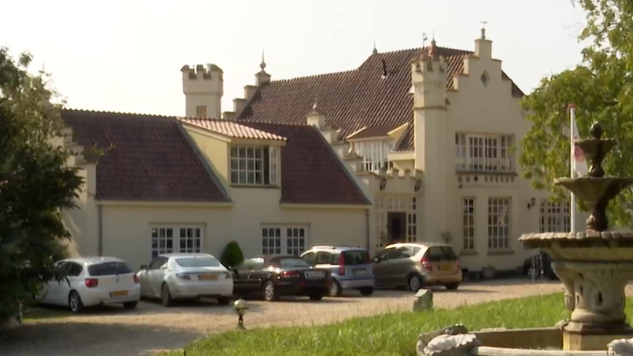 Kasteel Meerwijk tijdelijke opvang voor 75 vluchtelingen uit Ter Apel