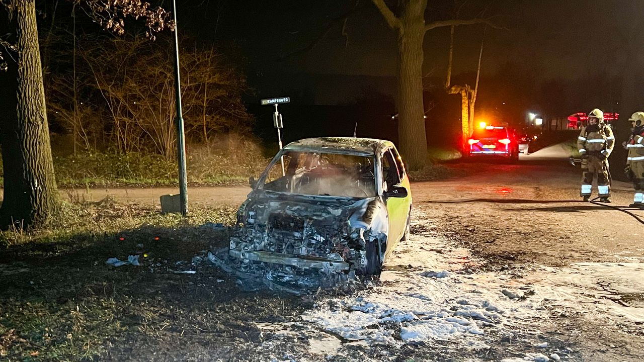 Auto volledig uitgebrand aan Kampenweg in Sint-Oedenrode
