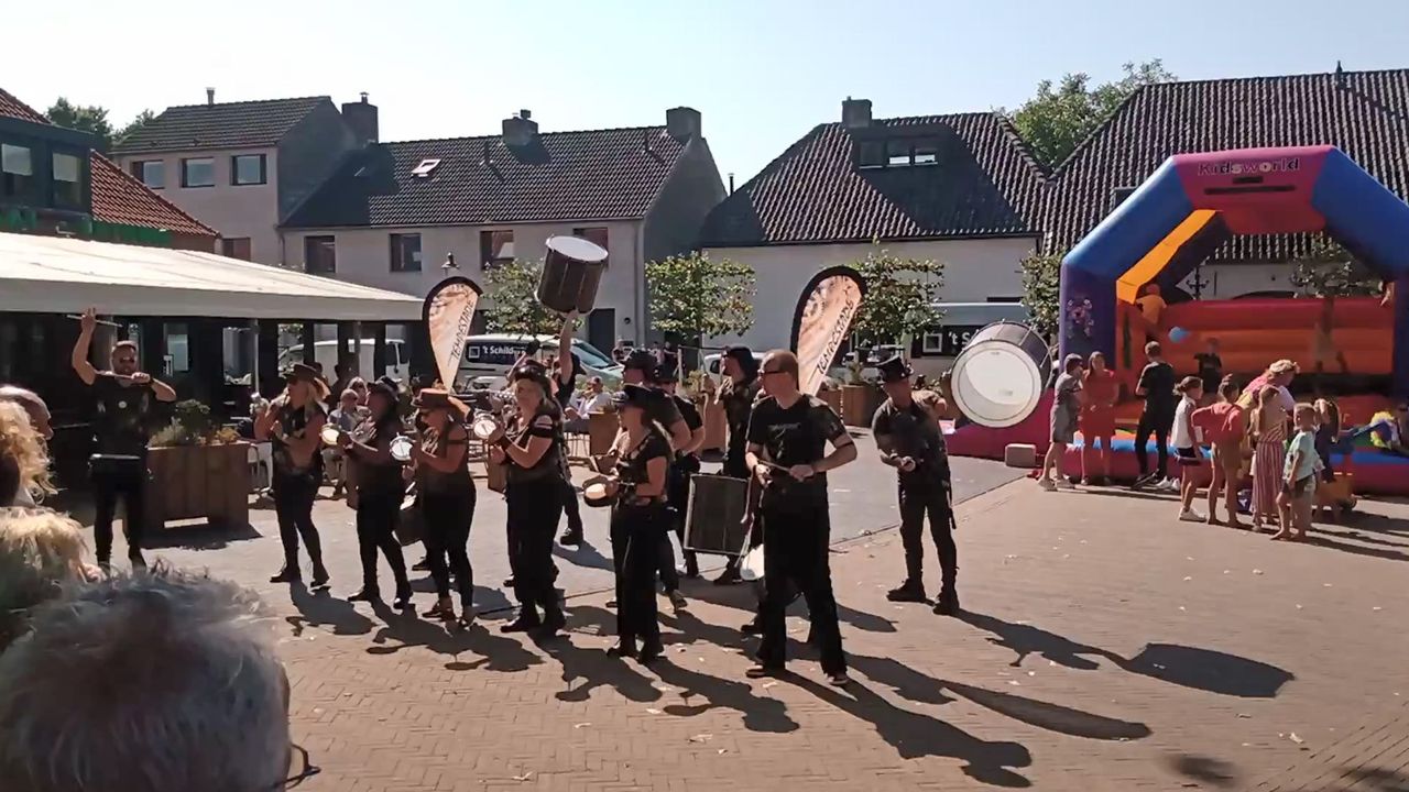 Trommels, dans en gezelligheid: het nieuwe Alard van Herpenplein is geopend