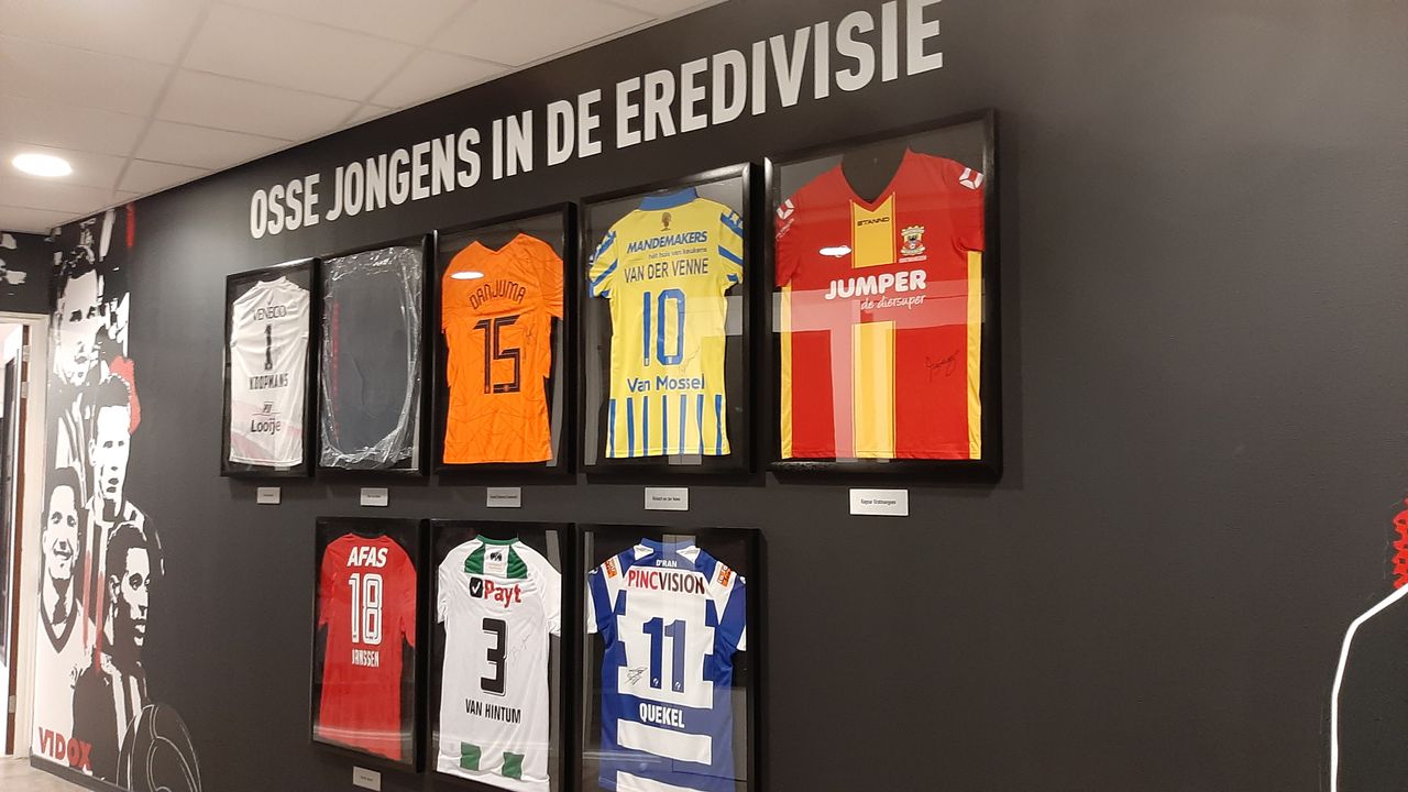 Eregalerij met shirts van Osse voetballers nieuw in TOP Oss-stadion