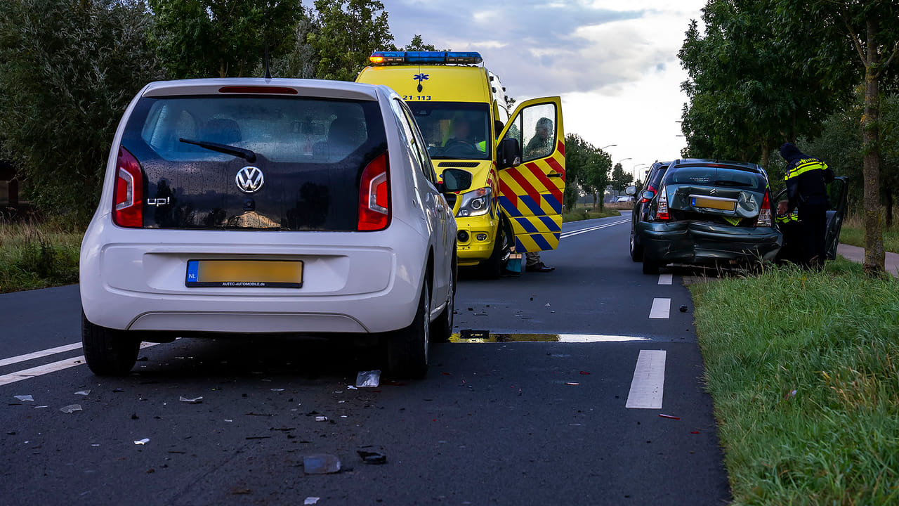 Twee gewonden bij ongeluk met meerdere auto’s in Macharen