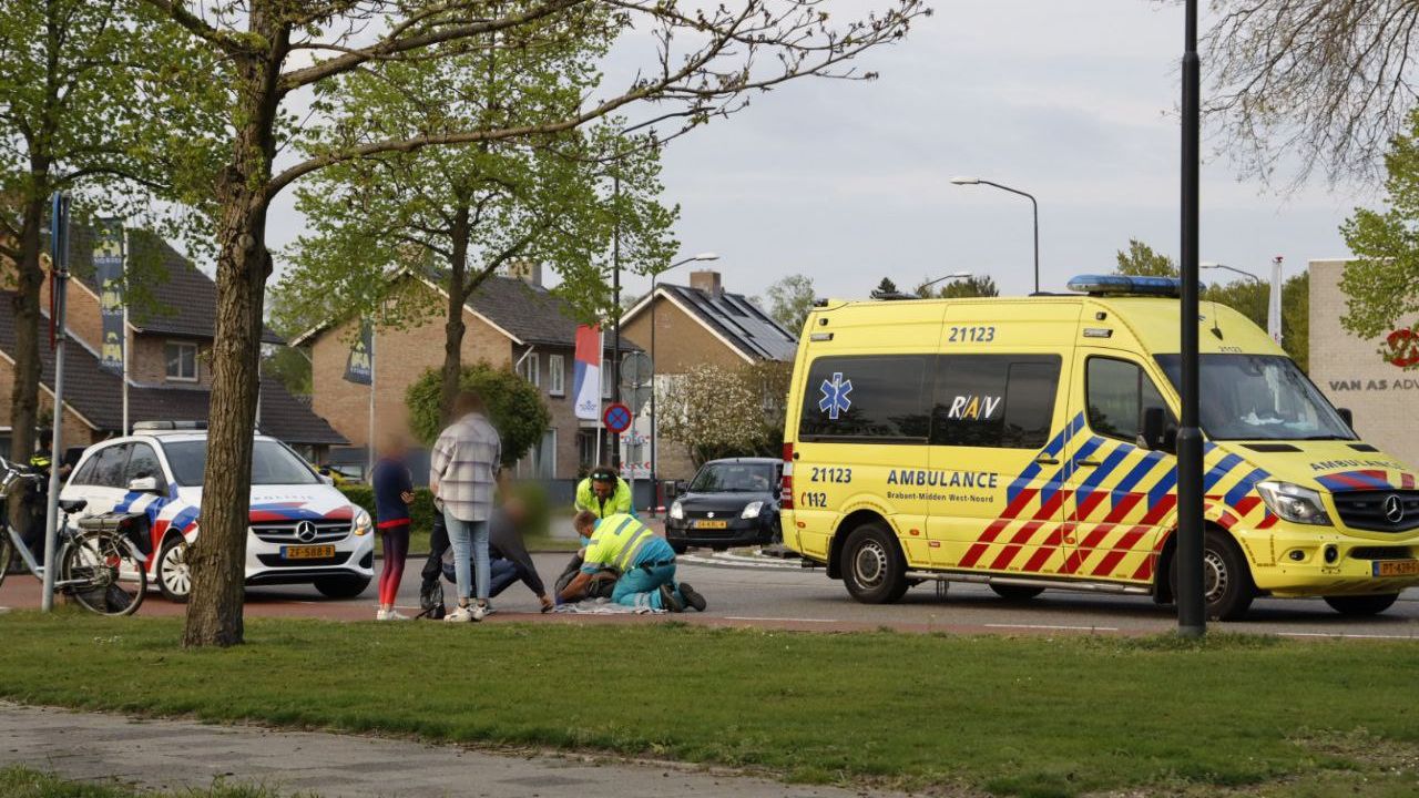 Fietsster gewond naar ziekenhuis na aanrijding in Uden