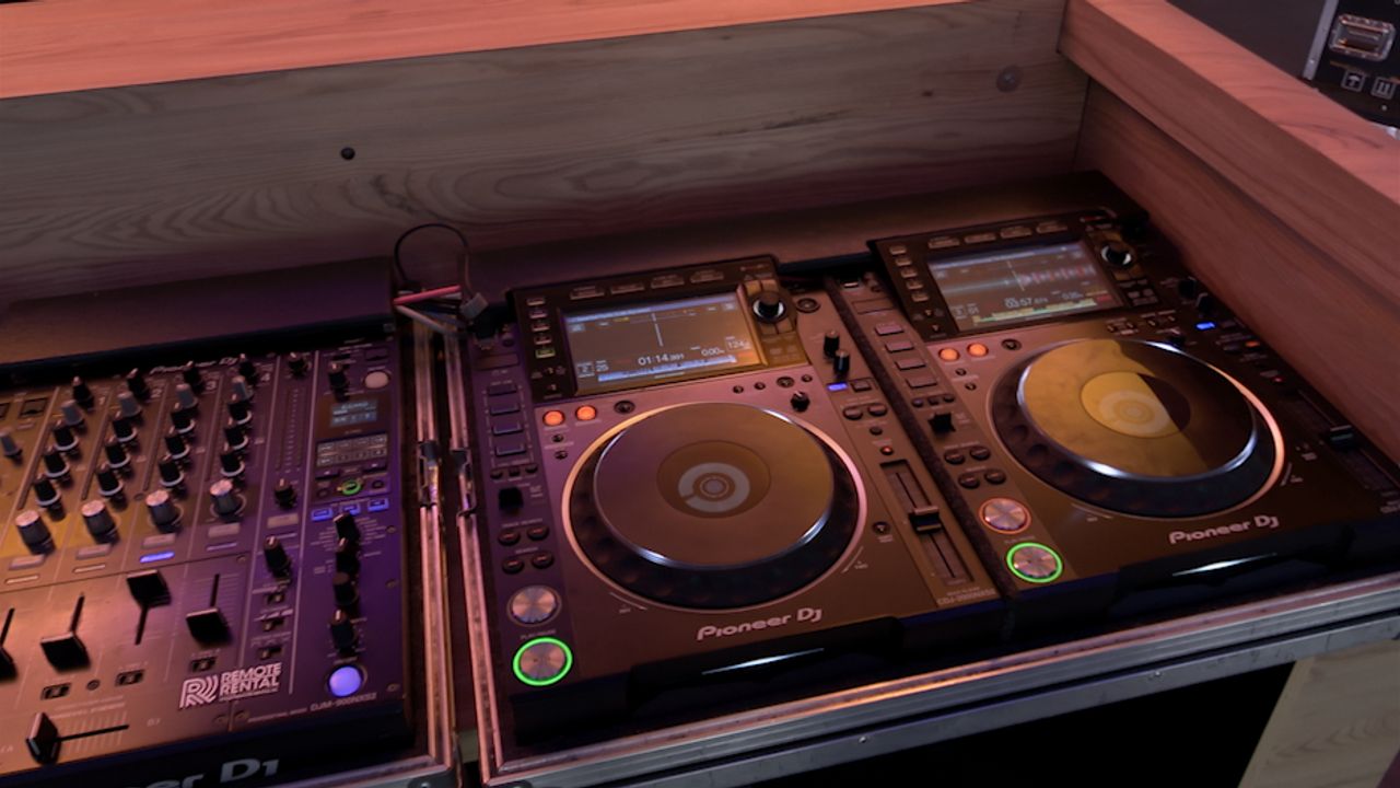 Oud-DJ’s houden reünie: ‘Na twintig jaar weer de mensen vermaken’