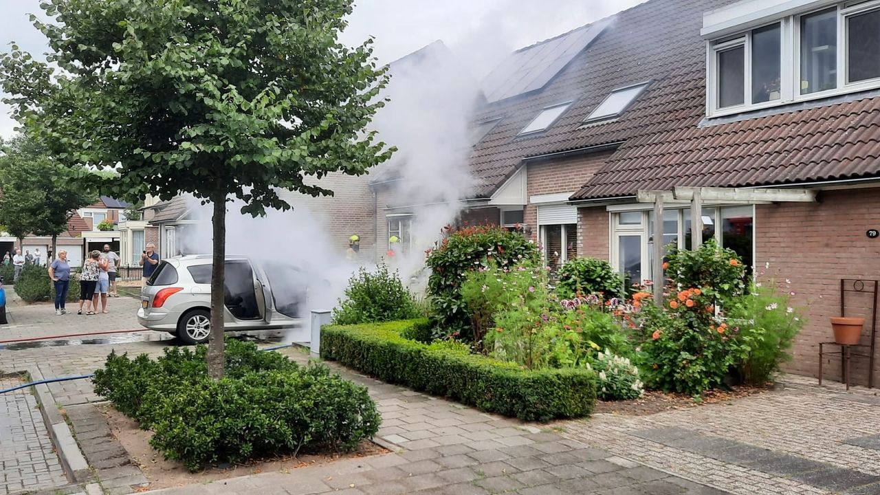 Auto uitgebrand in Baljuwstraat in Oss