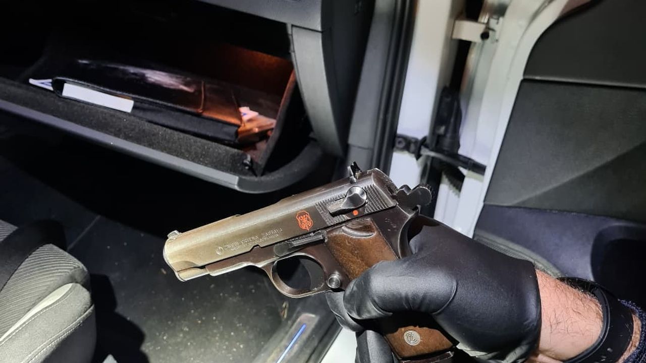 Politie pakt man met doorgeladen vuurwapen op in Den Bosch