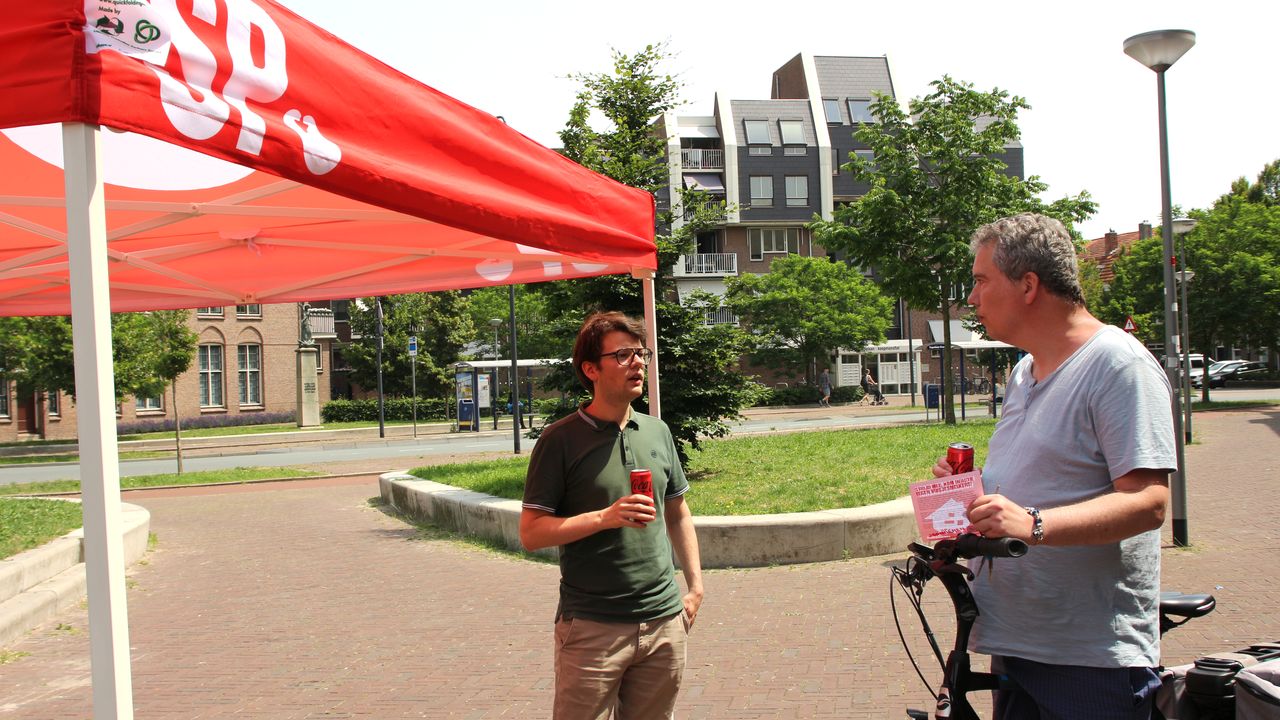 SP Den Bosch trapt de verkiezing 'Huisjesmelker van het jaar' af op Kapelaan Koopmansplein