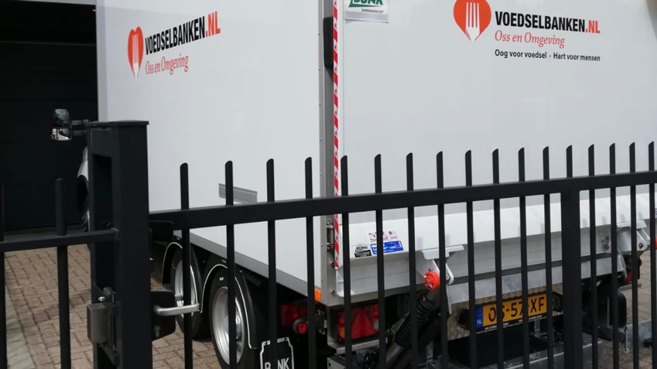 Voedselbank Oss heeft eindelijk de gewenste nieuwe vrachtauto