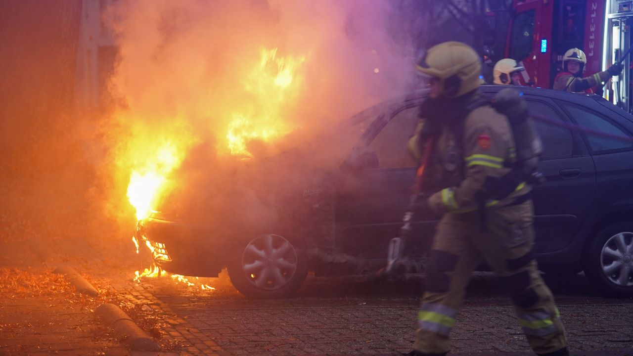 Auto uitgebrand in de Zwaluwstraat