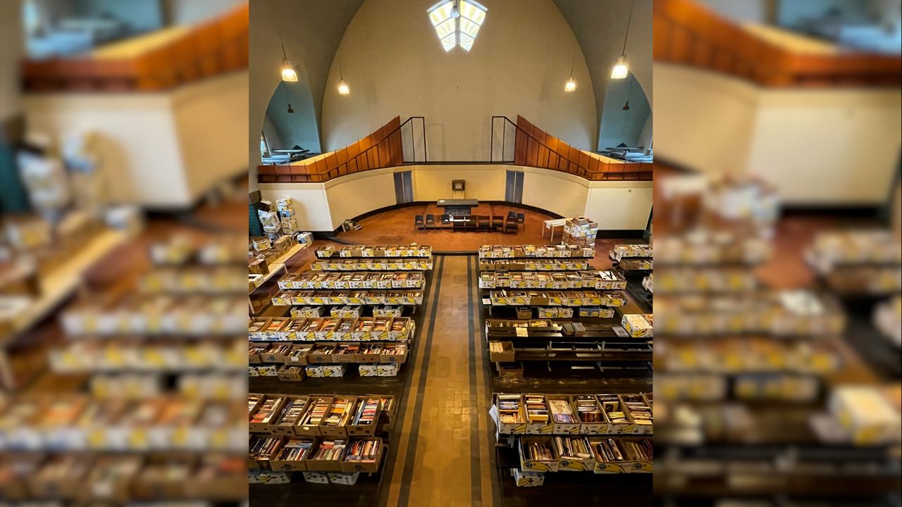 Lionsclub vindt nieuwe opslagplaats en houdt boekenbeurs in Visserskerk