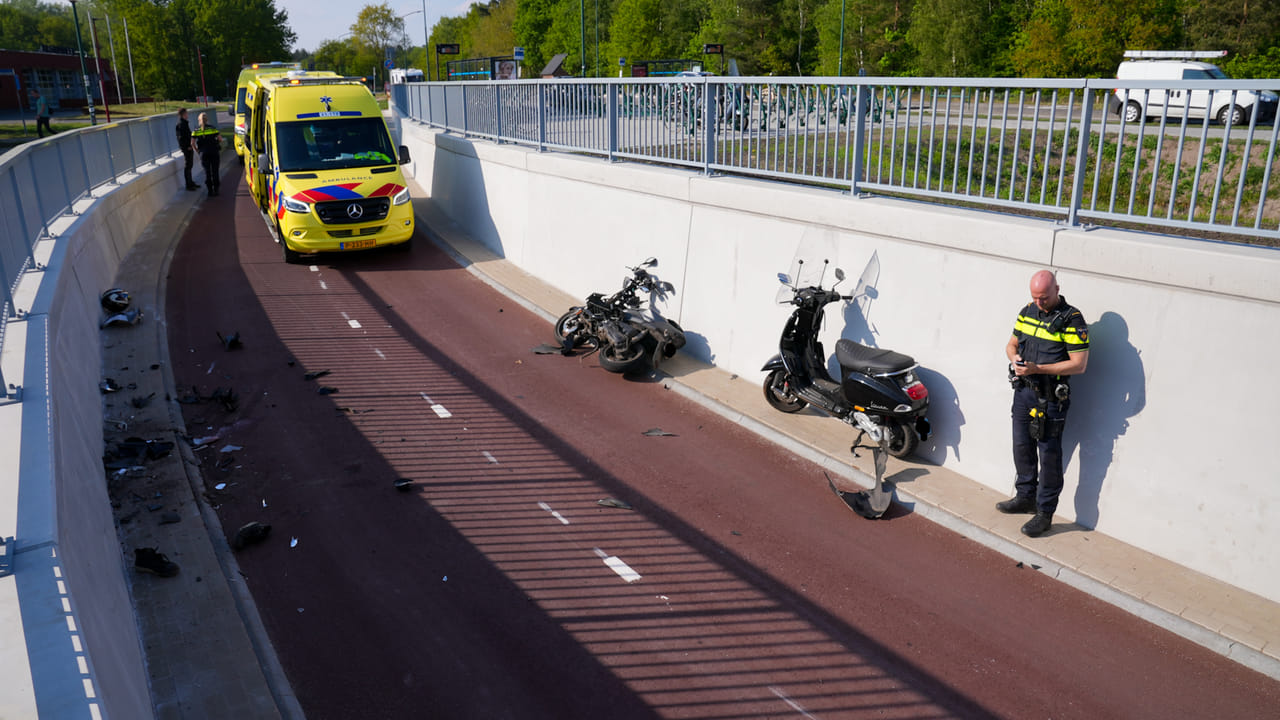 Twee gewonden bij ongeluk met scooters in nieuwe fietstunnel