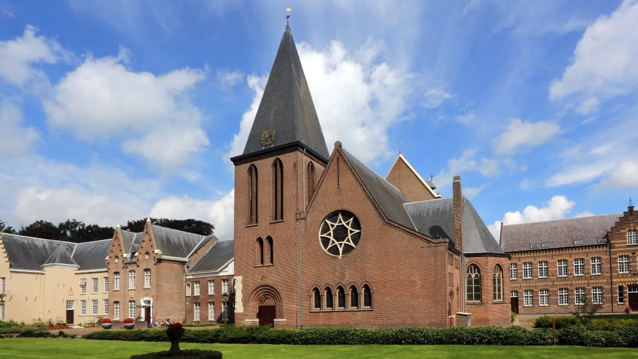Kloosterterrein Abdij van Berne wordt omgebouwd tot Kloostermarkt - Dtv Nieuws