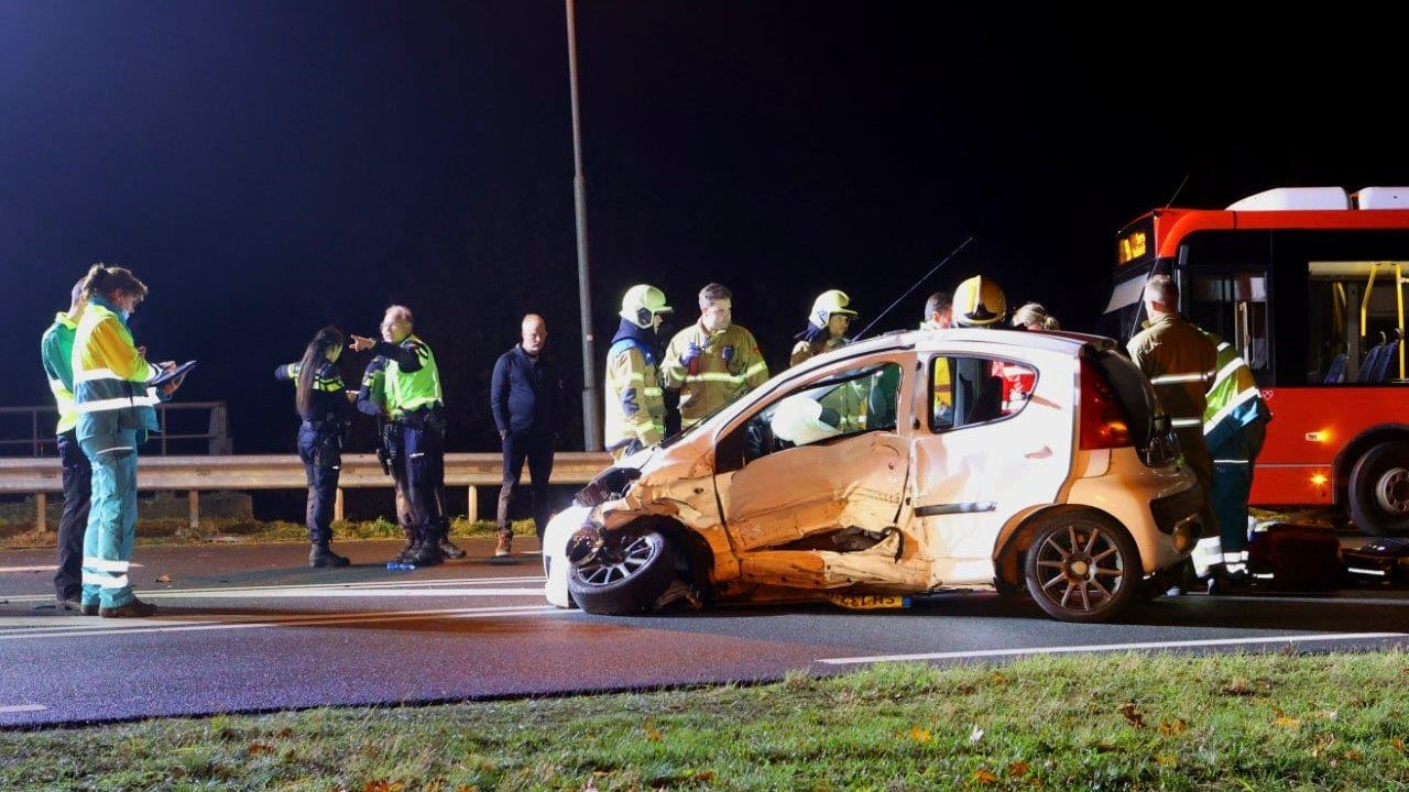 Vrouw (56) uit Berghem overleden bij ongeval op afrit A59 in Rosmalen