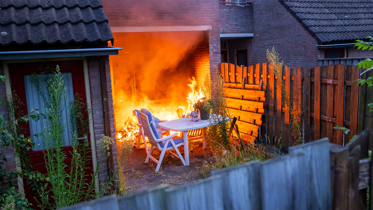 Flinke schade maar geen gewonden bij felle buitenbrand in Oss