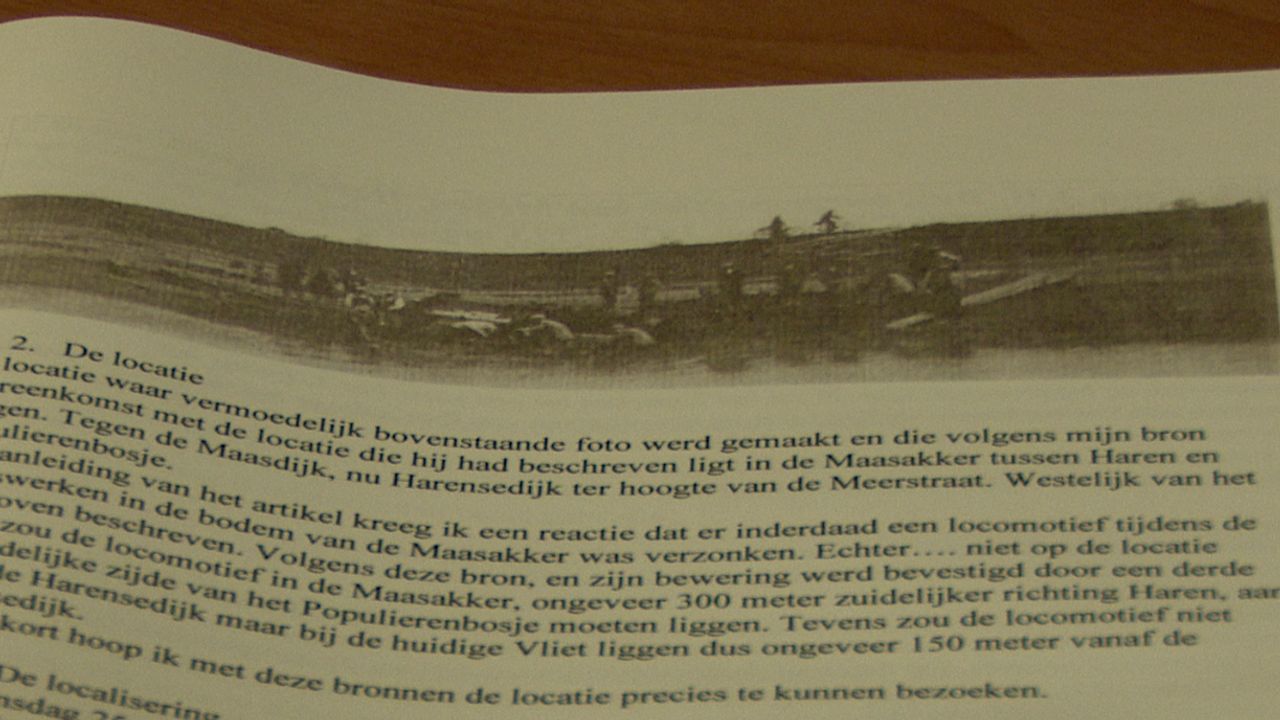 Megenaar Frits van Schijndel (90) is er zeker van: er ligt een locomotief in de polder